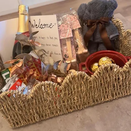 Welcome To A Nice, Bright And Spacious Apartment!